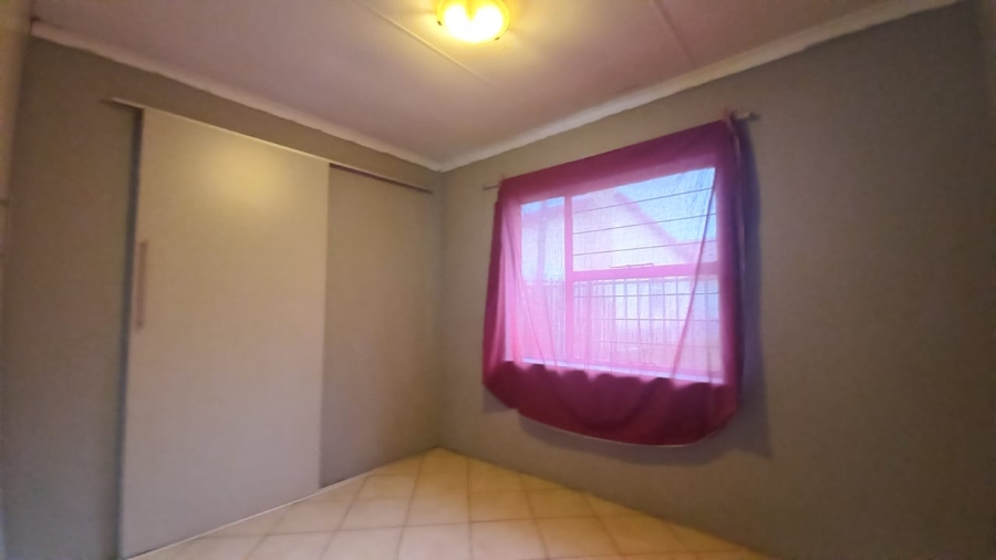To Let 4 Bedroom Property for Rent in Blomanda Free State